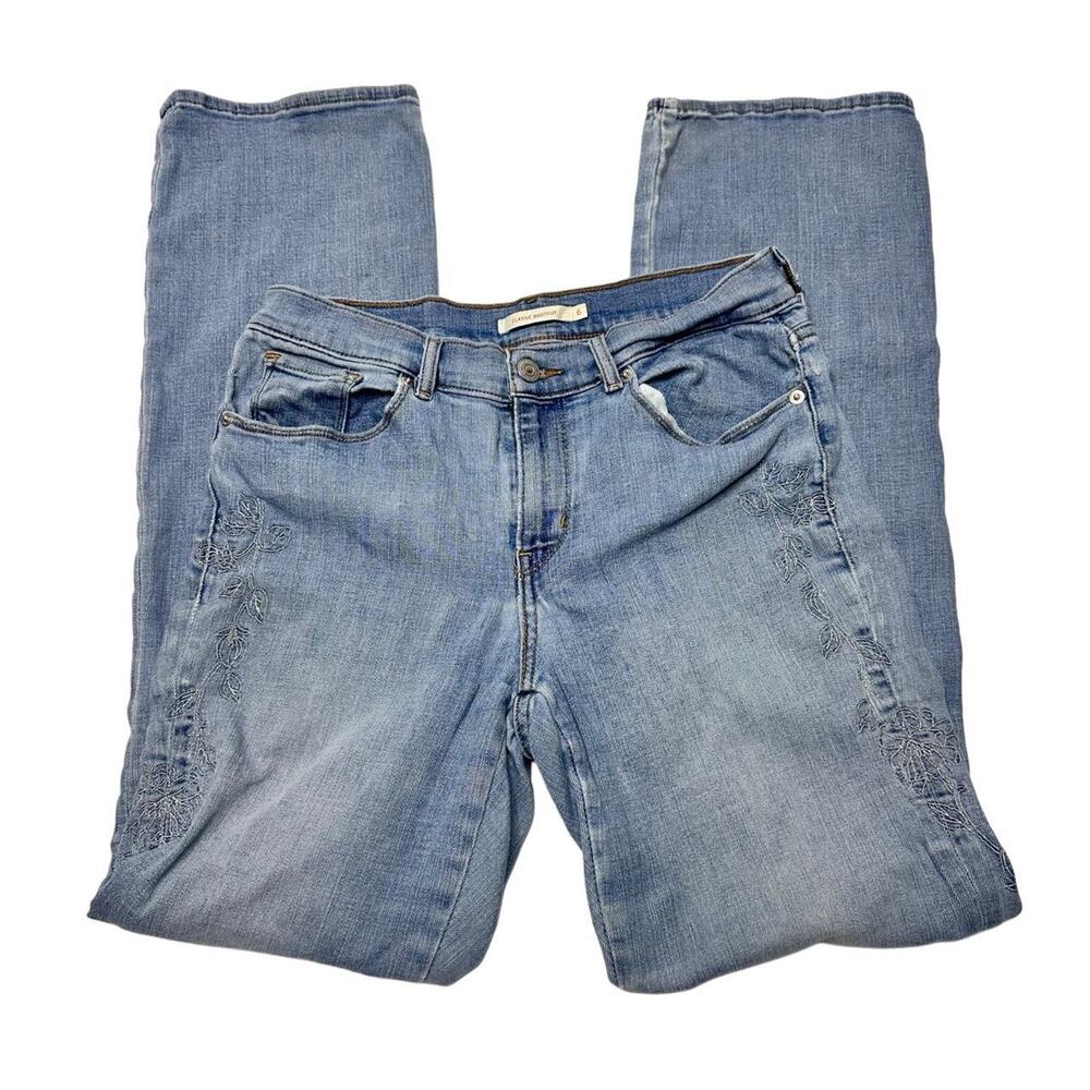 Levi’s Women’s Classic BootCut Size 6 Vintage Embroidered Jeans